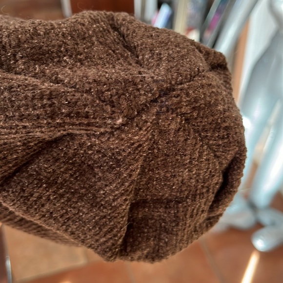 Brown knitted cap one size fits all - Picture 4 of 4